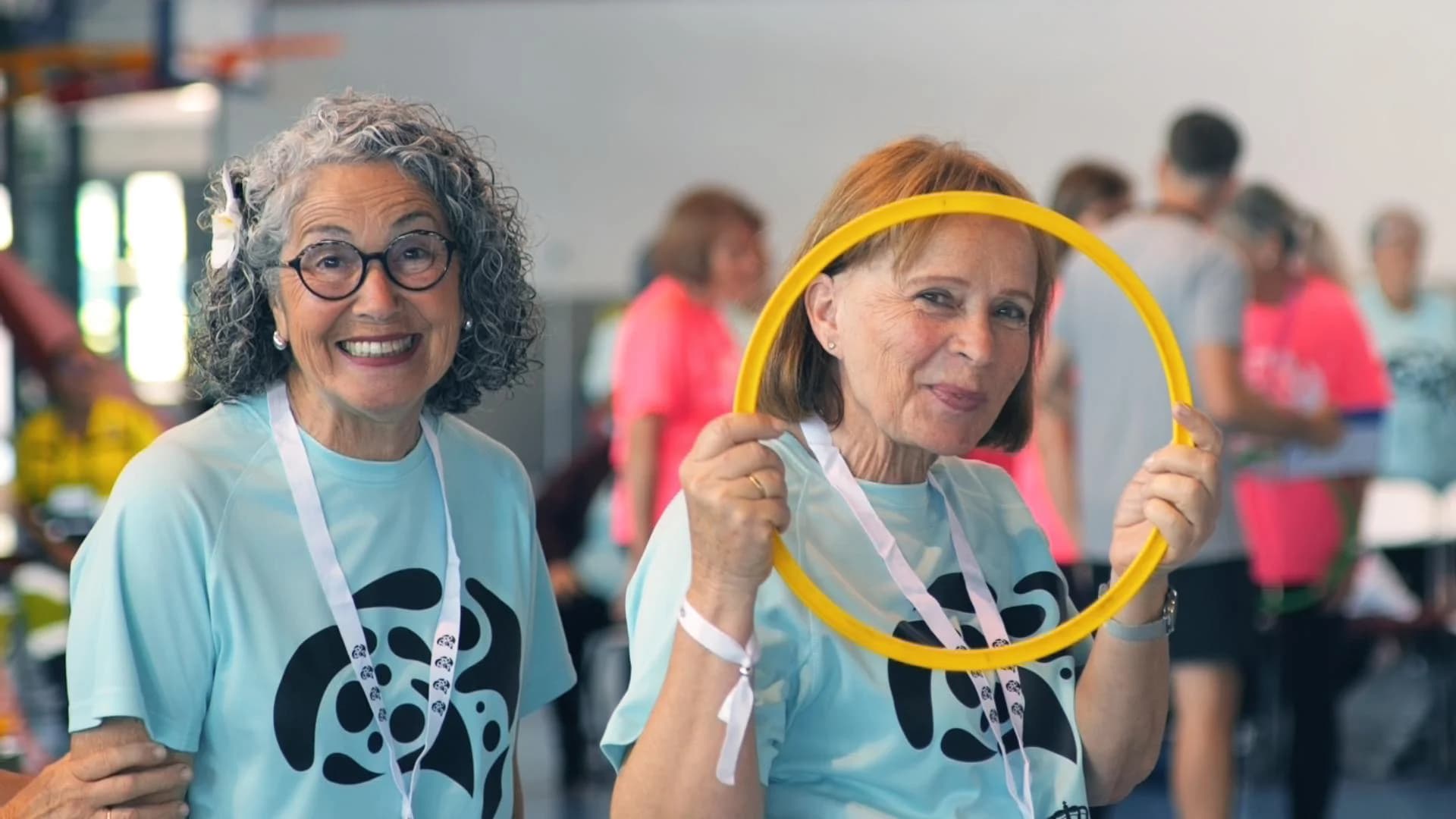Neurolimpiadas - Personas mayores participando en actividades deportivas